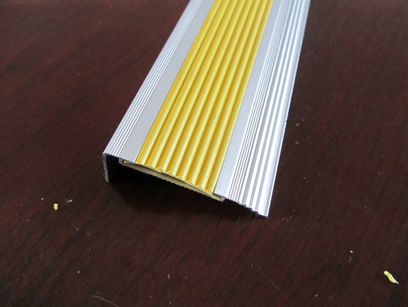 防滑條
